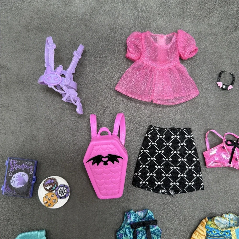 Monster High G3 Lot Of 14 Pieces for Draculaura Cleo & Twyla
